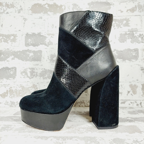 New Vince Camuto Gilisama Suede Black Platform Chunky Heel Ankle Boots M389 - Picture 1 of 12